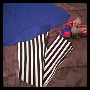 Cute Black and white straight leg soft jeans!